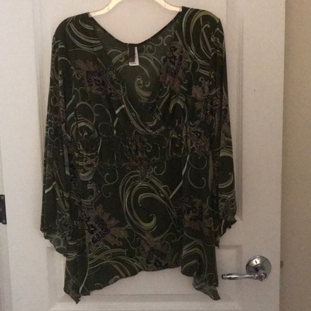 Ladies green print v neck top